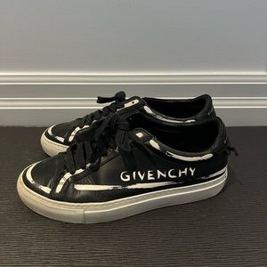 Givenchy Black/White leather low top sneakers